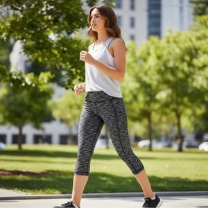 Women Activewear GH Bass & Co Leggings Gray Cropped Pant Compression Capri Pants